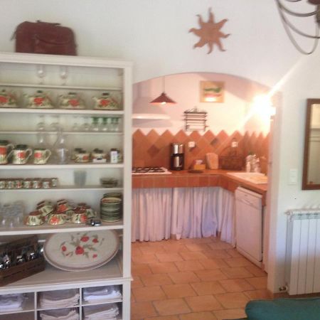 Bed and Breakfast L'Abri Du Poete Besse-sur-Issole Exterior foto