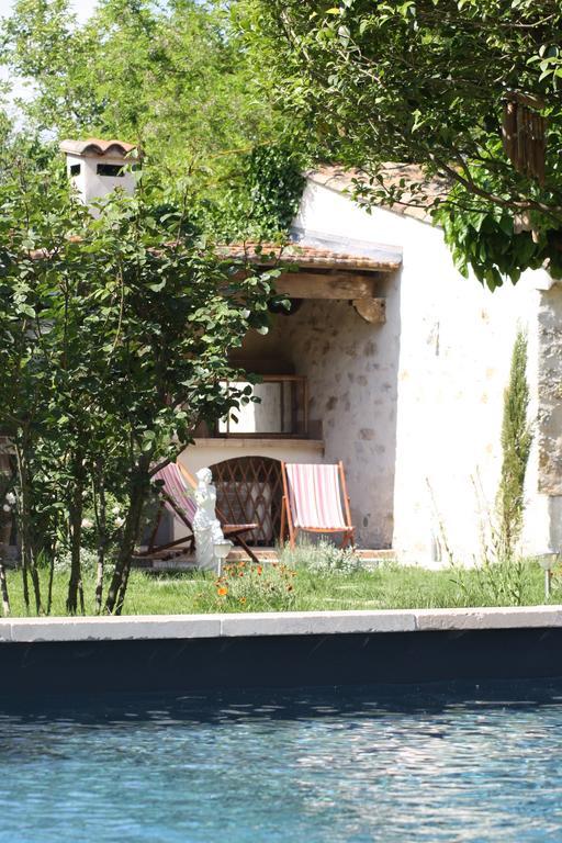 Bed and Breakfast L'Abri Du Poete Besse-sur-Issole Exterior foto