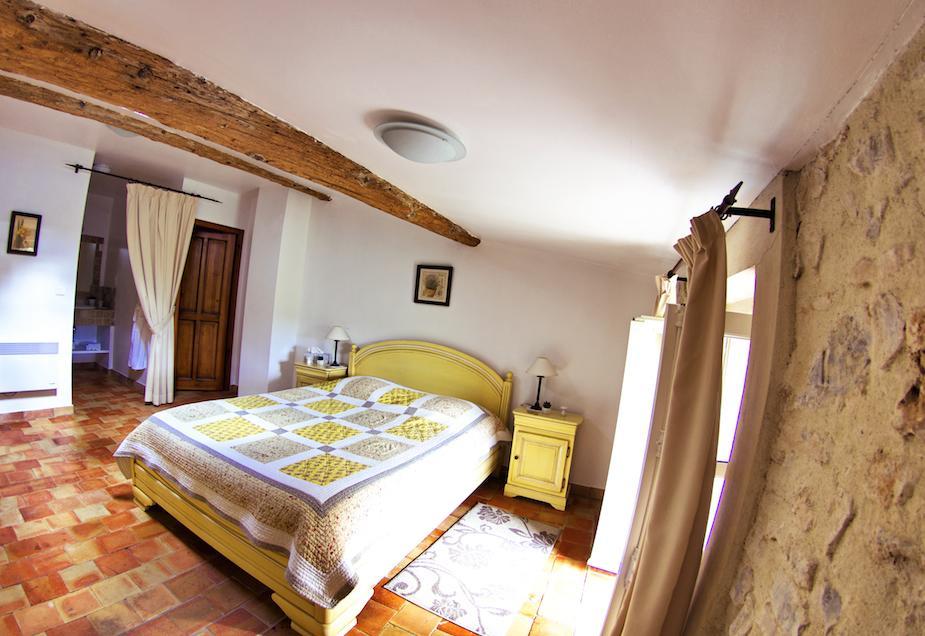 Bed and Breakfast L'Abri Du Poete Besse-sur-Issole Zimmer foto