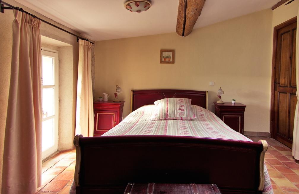 Bed and Breakfast L'Abri Du Poete Besse-sur-Issole Zimmer foto