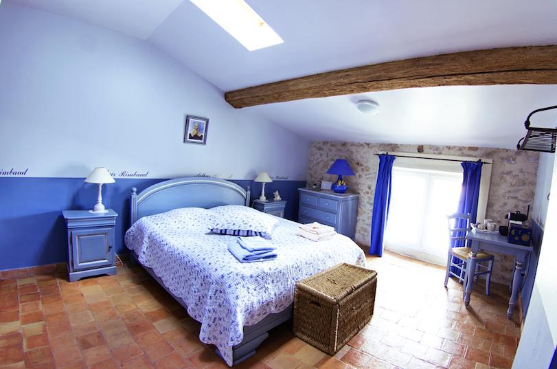 Bed and Breakfast L'Abri Du Poete Besse-sur-Issole Zimmer foto