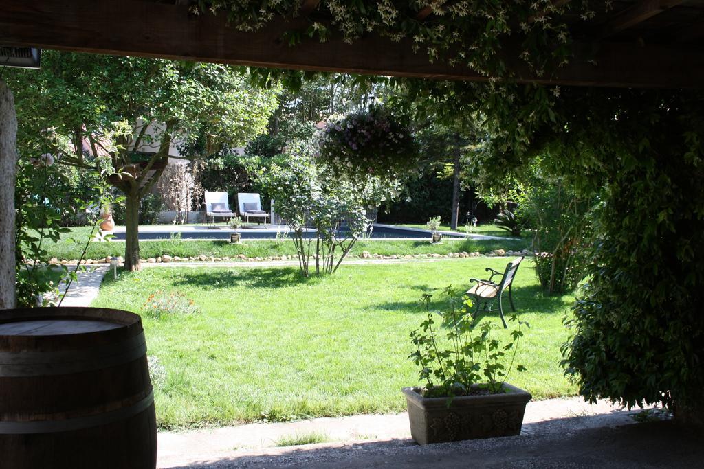 Bed and Breakfast L'Abri Du Poete Besse-sur-Issole Exterior foto