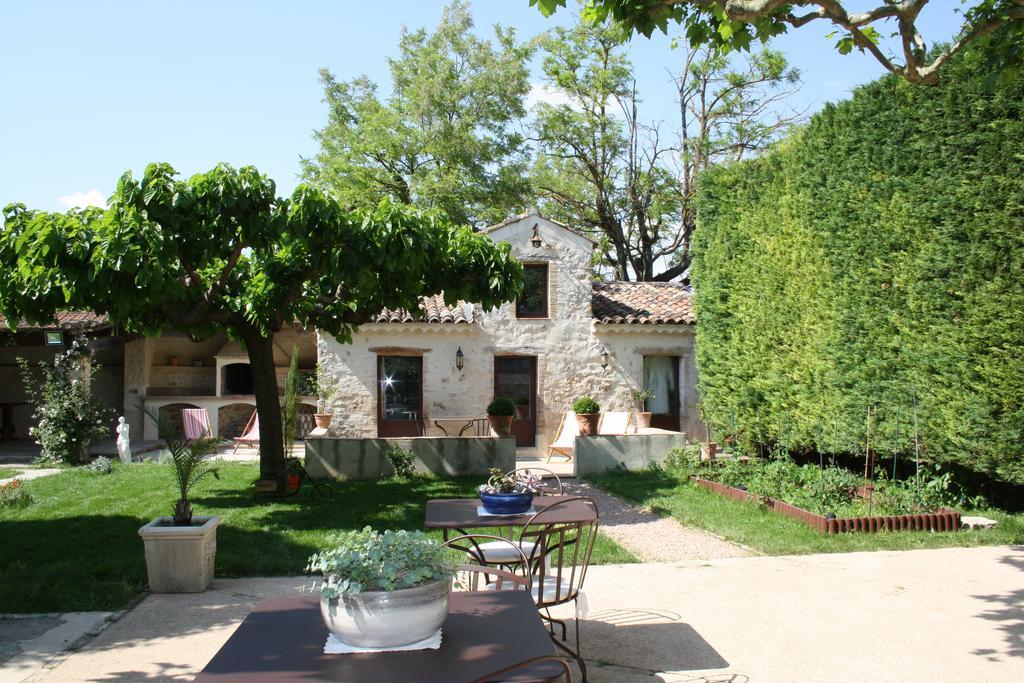 Bed and Breakfast L'Abri Du Poete Besse-sur-Issole Zimmer foto