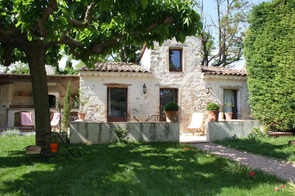 Bed and Breakfast L'Abri Du Poete Besse-sur-Issole Exterior foto