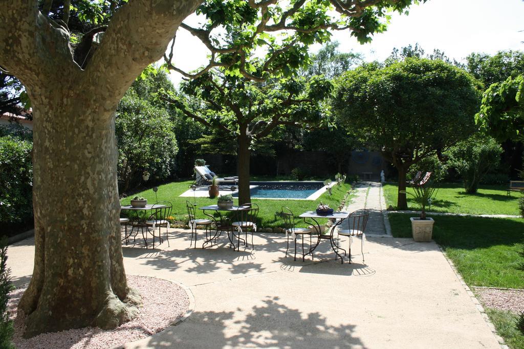Bed and Breakfast L'Abri Du Poete Besse-sur-Issole Exterior foto
