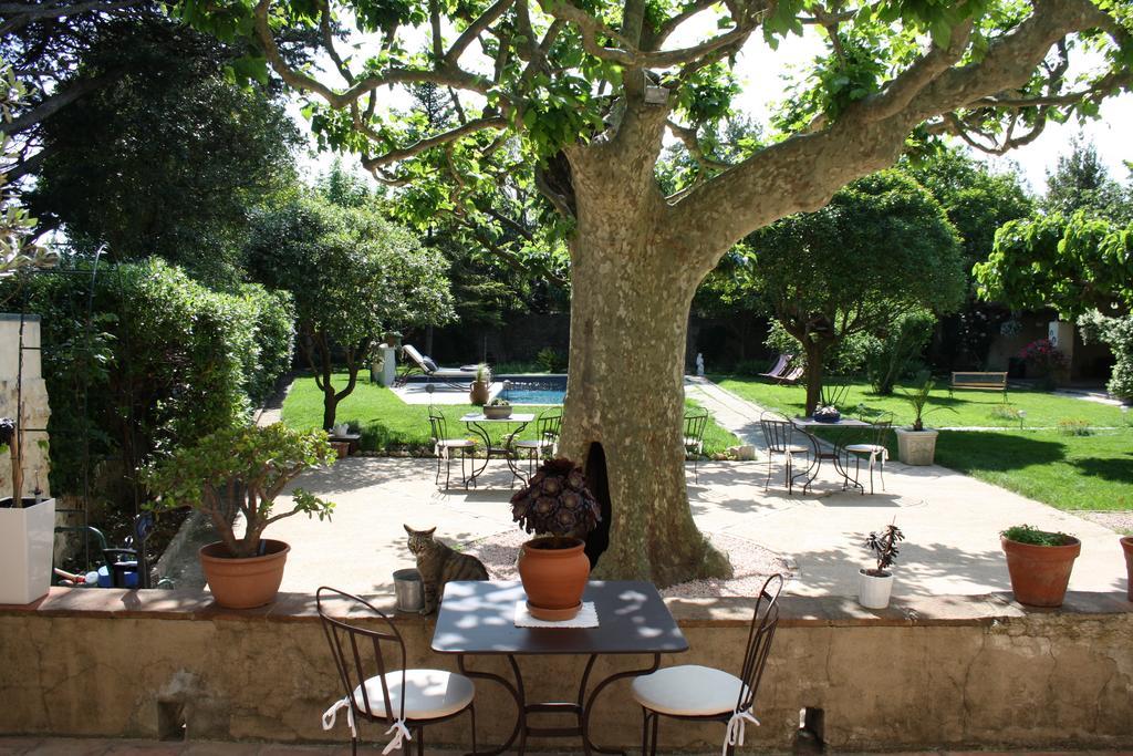 Bed and Breakfast L'Abri Du Poete Besse-sur-Issole Exterior foto