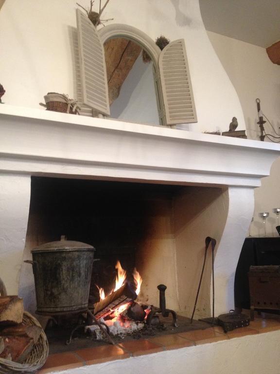 Bed and Breakfast L'Abri Du Poete Besse-sur-Issole Exterior foto
