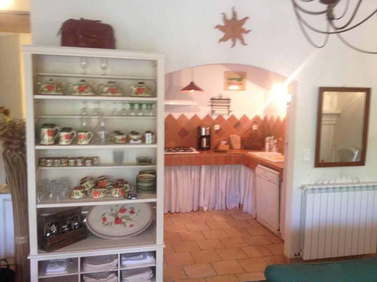 Bed and Breakfast L'Abri Du Poete Besse-sur-Issole Exterior foto