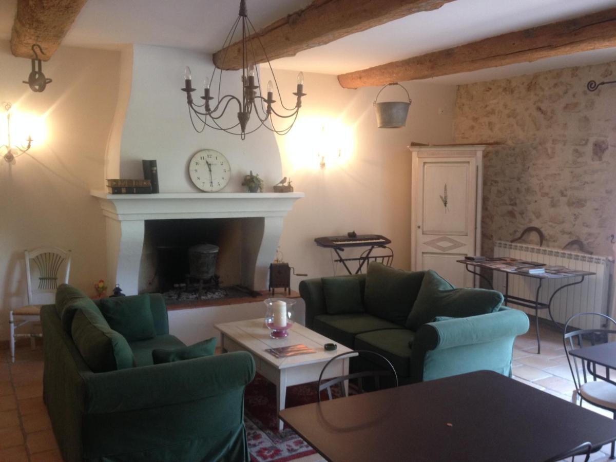 Bed and Breakfast L'Abri Du Poete Besse-sur-Issole Exterior foto