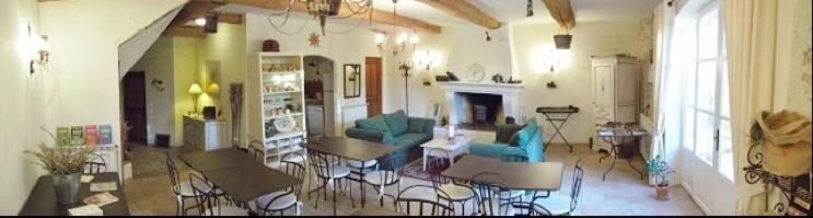 Bed and Breakfast L'Abri Du Poete Besse-sur-Issole Exterior foto